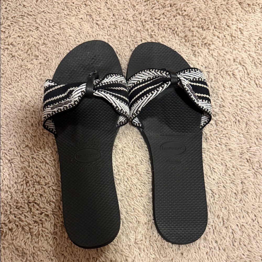 Havaianas Black and White Sandals